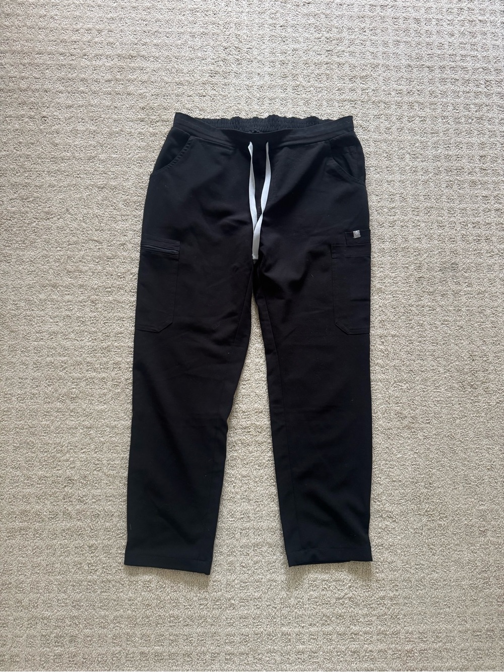 FIGS women’s Black Cargo Scrub medical uniform Pants bottoms size small